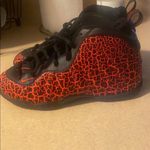 Nikes - Picture 2 of 4